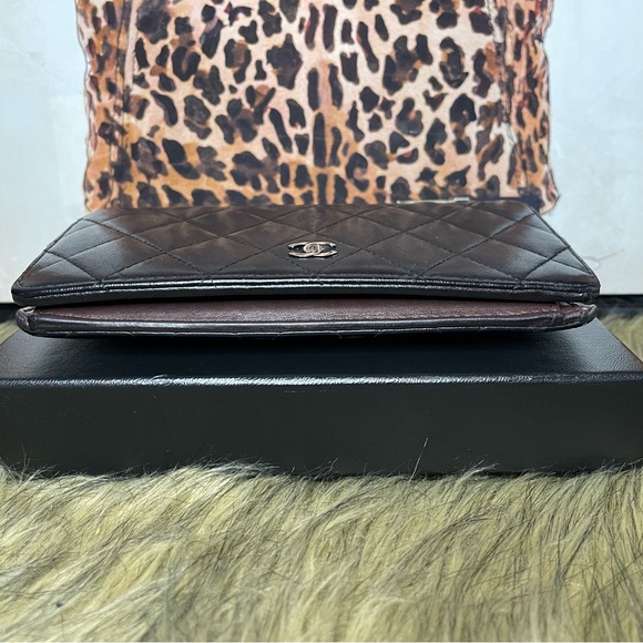 Authentic  Chanel Bifold wallet - Picture 11 of 16